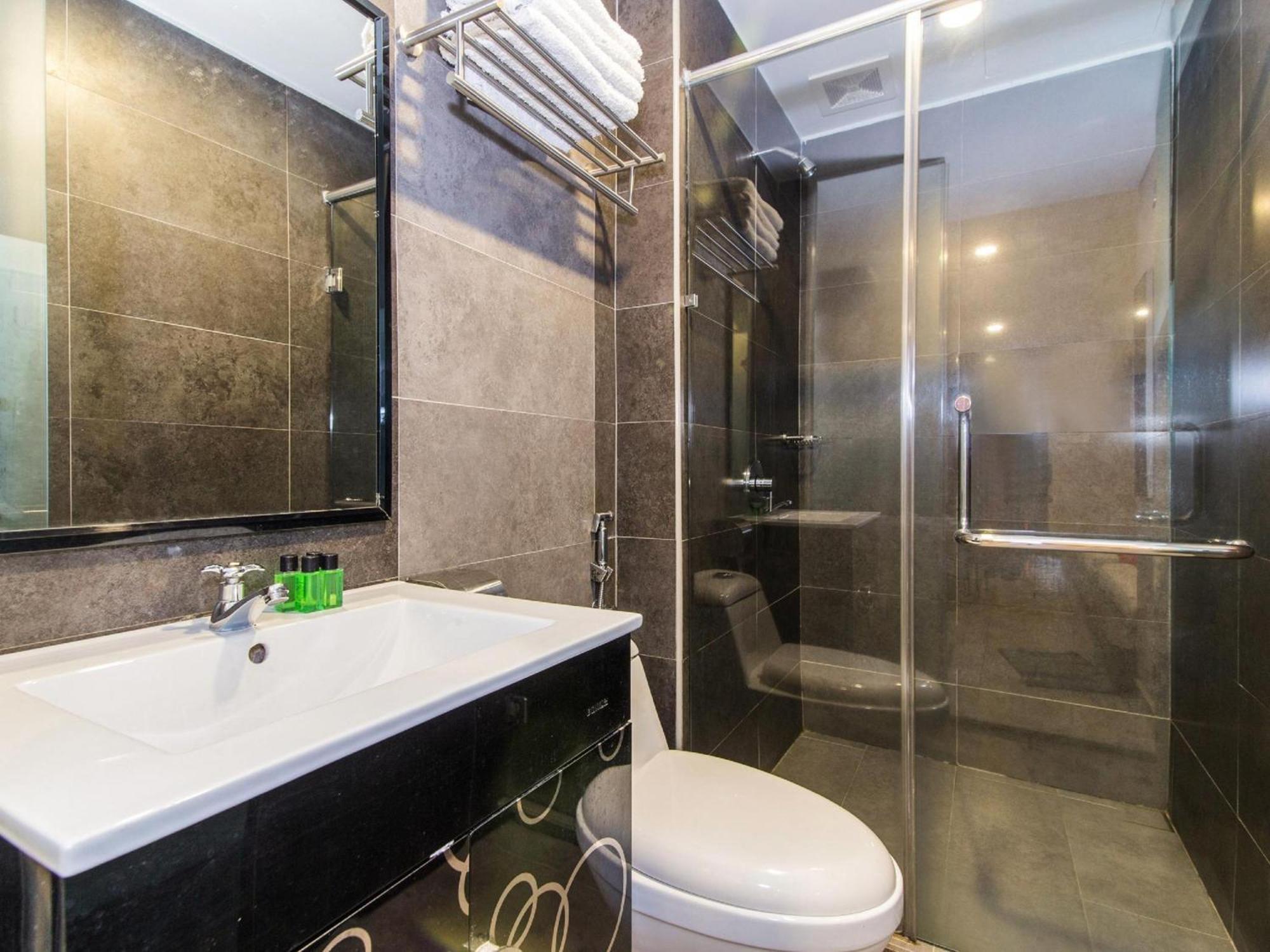 Super Oyo 340 Comfort Hotel Kampong Batu Belah Экстерьер фото