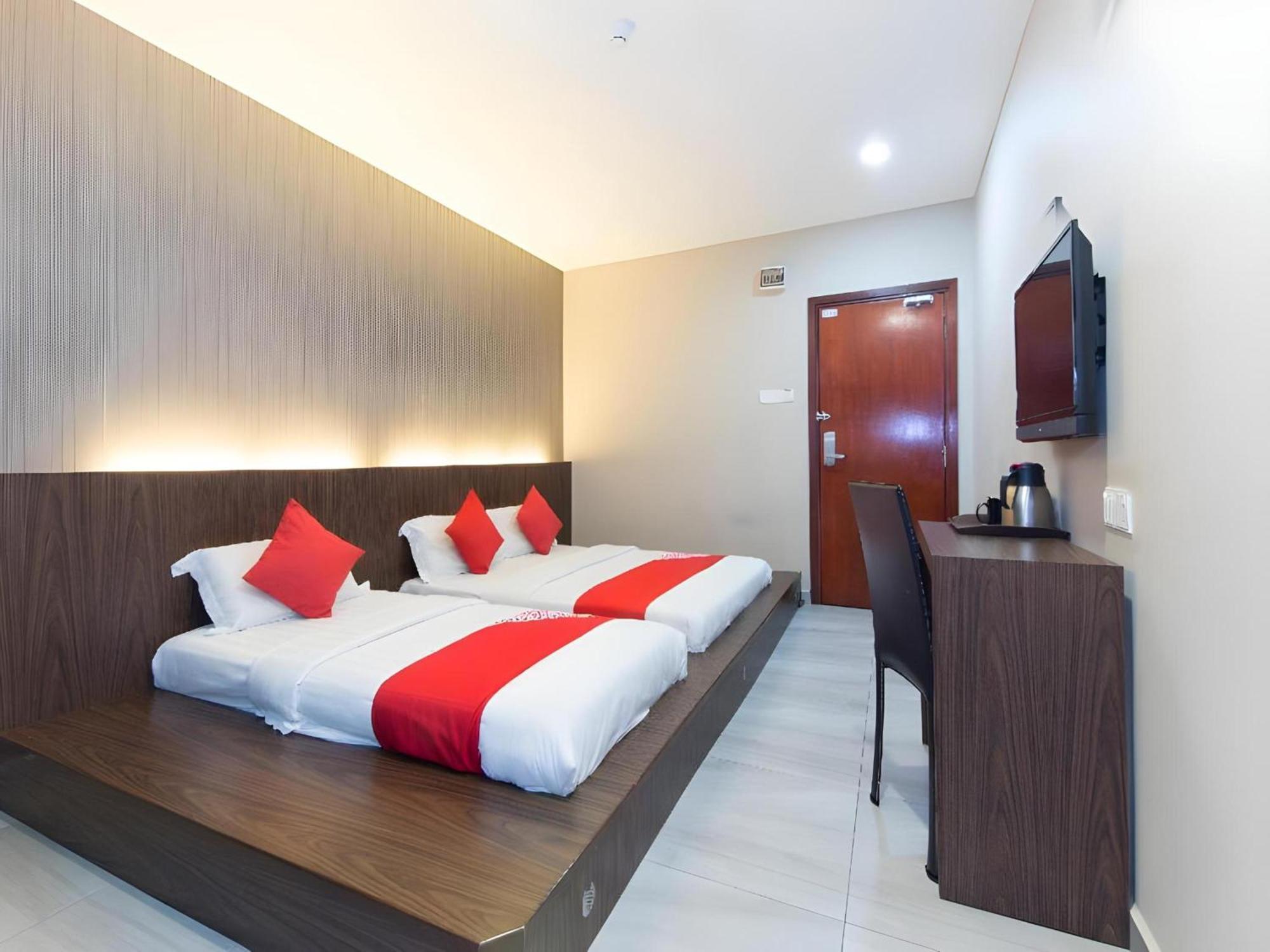 Super Oyo 340 Comfort Hotel Kampong Batu Belah Экстерьер фото