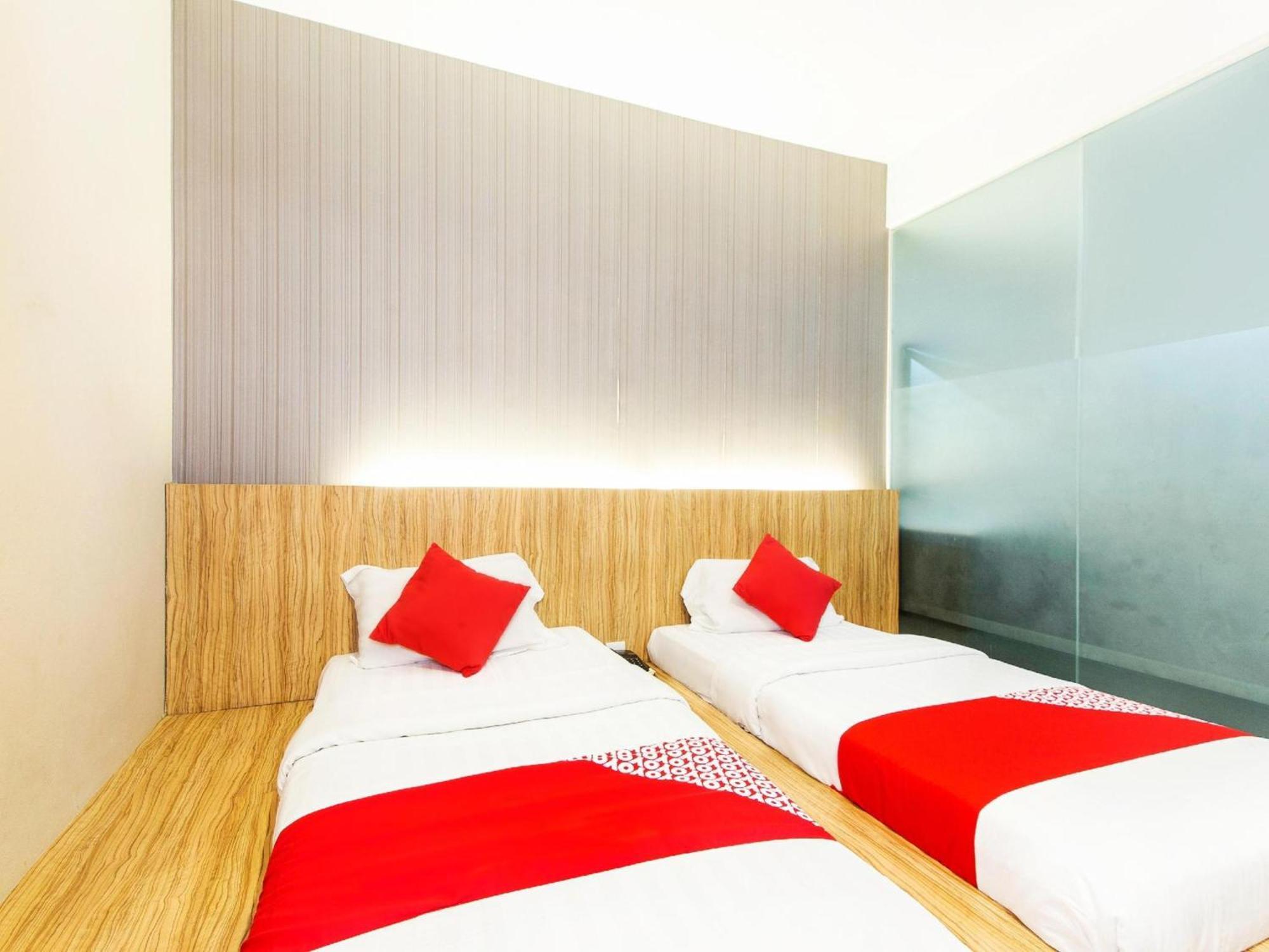 Super Oyo 340 Comfort Hotel Kampong Batu Belah Экстерьер фото