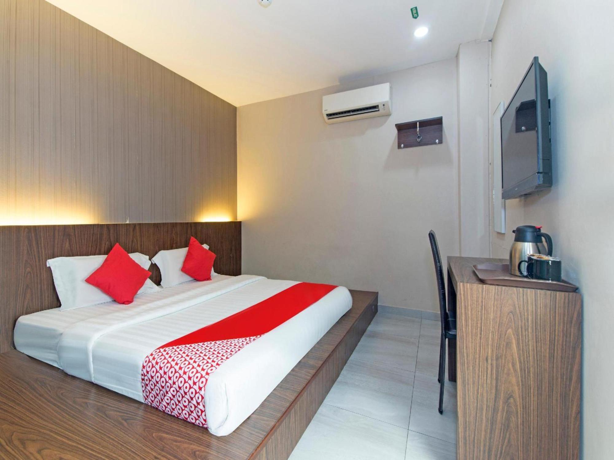 Super Oyo 340 Comfort Hotel Kampong Batu Belah Экстерьер фото