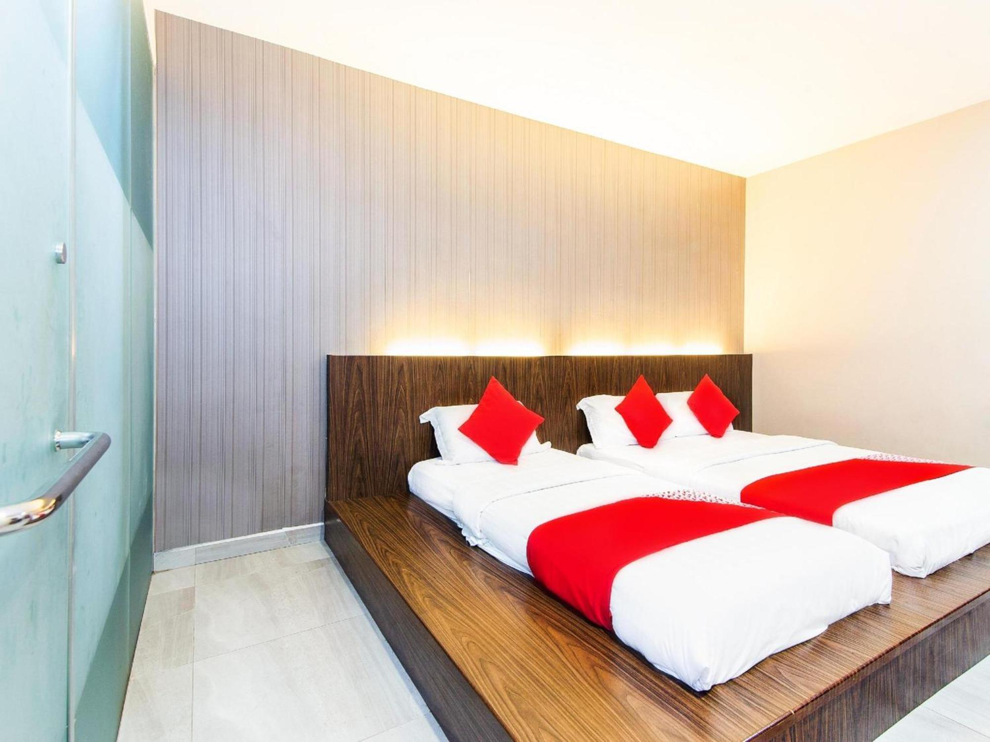 Super Oyo 340 Comfort Hotel Kampong Batu Belah Экстерьер фото