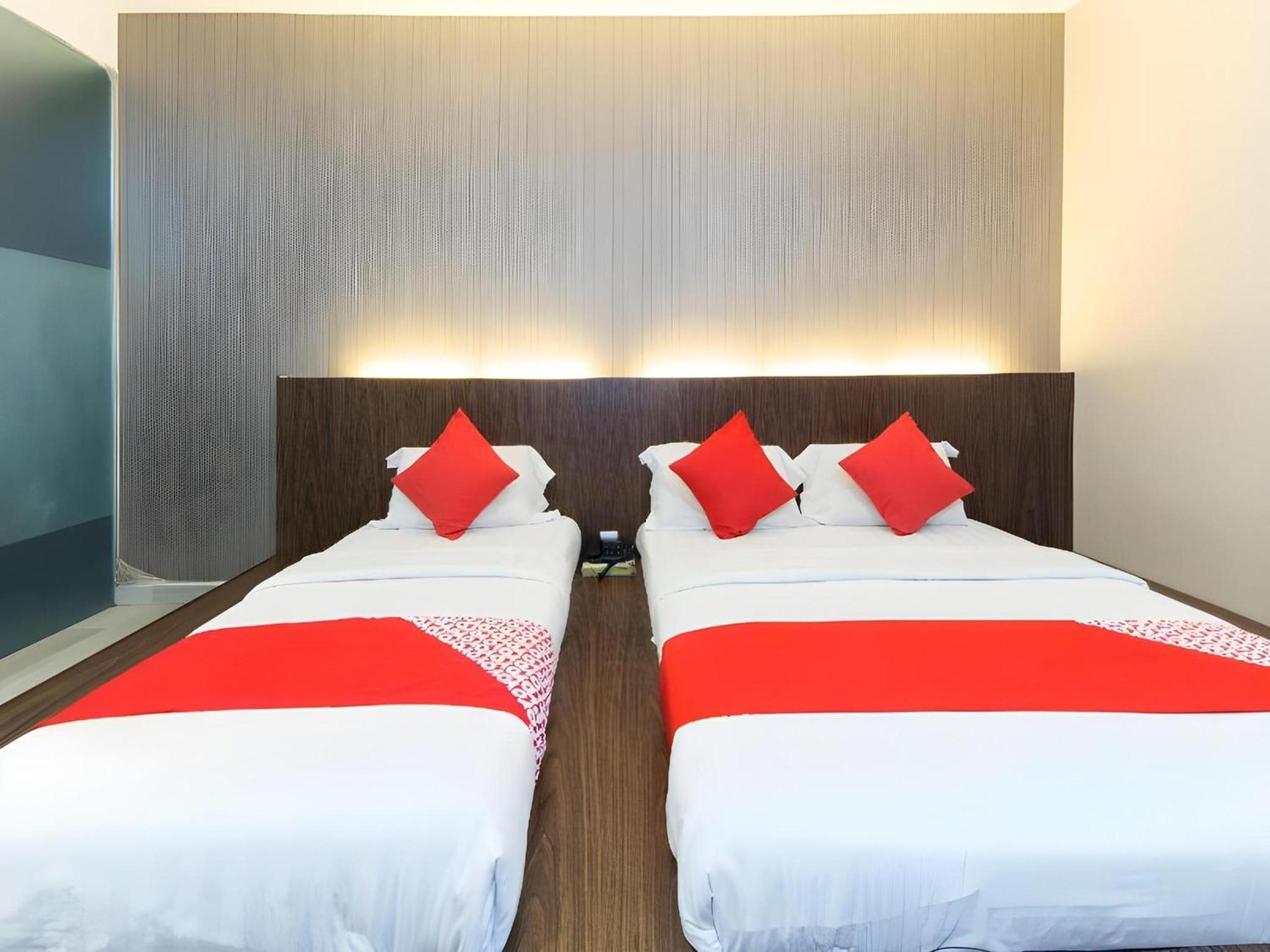 Super Oyo 340 Comfort Hotel Kampong Batu Belah Экстерьер фото