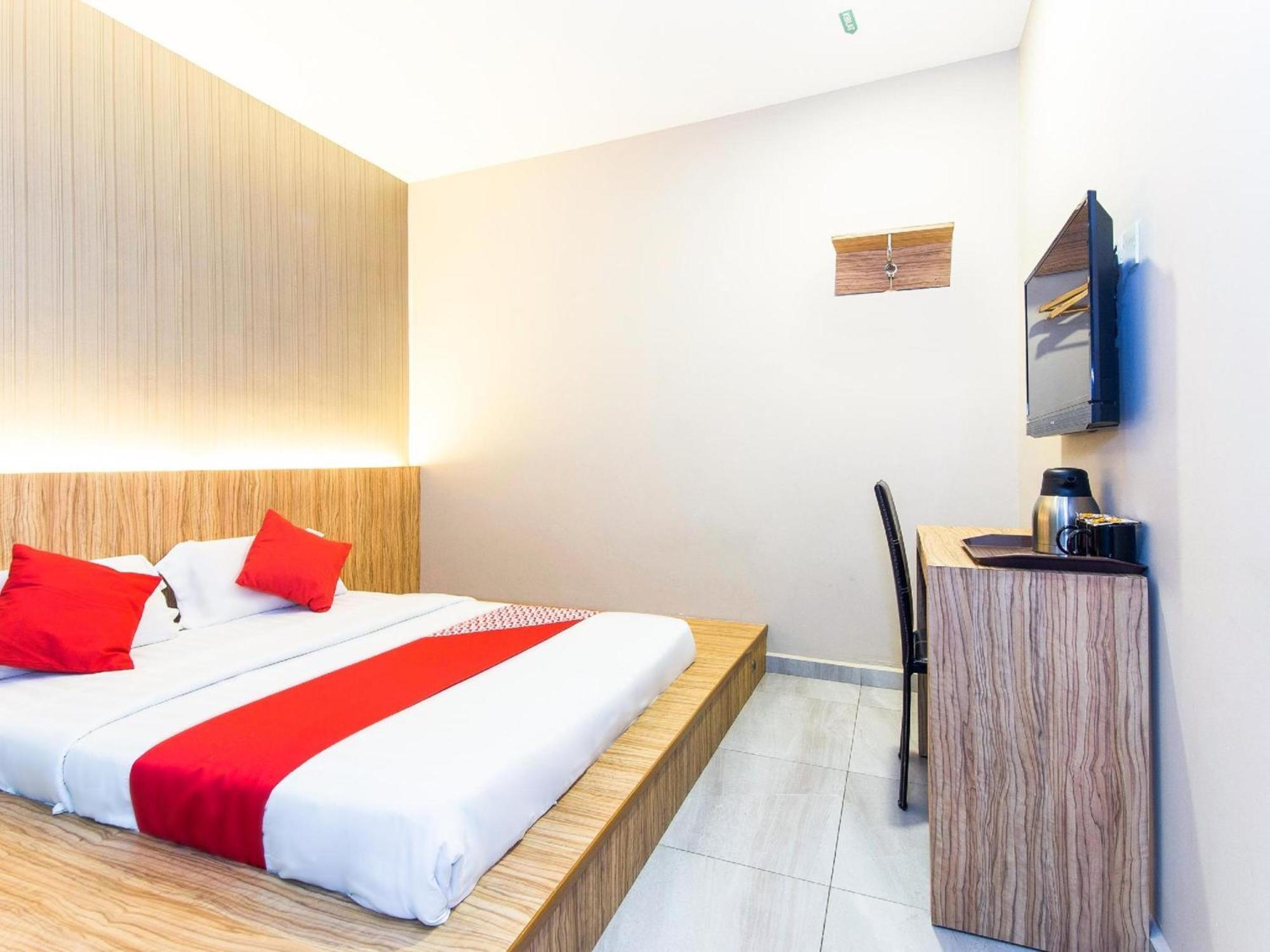 Super Oyo 340 Comfort Hotel Kampong Batu Belah Экстерьер фото