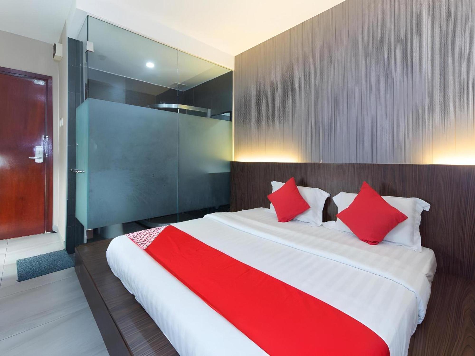 Super Oyo 340 Comfort Hotel Kampong Batu Belah Экстерьер фото