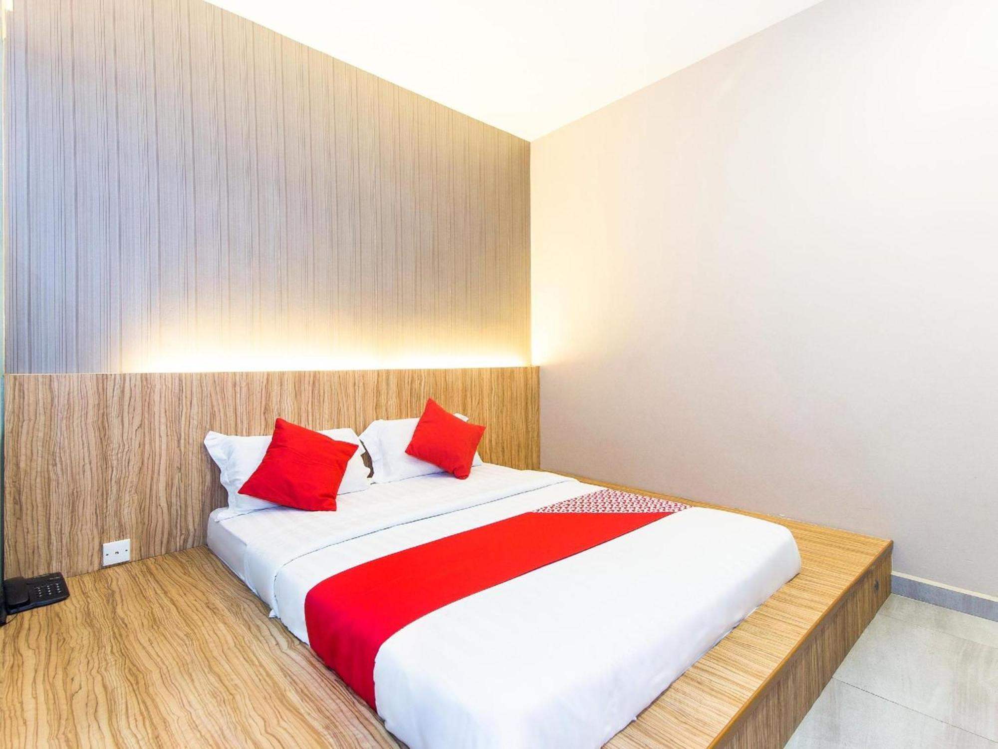 Super Oyo 340 Comfort Hotel Kampong Batu Belah Экстерьер фото