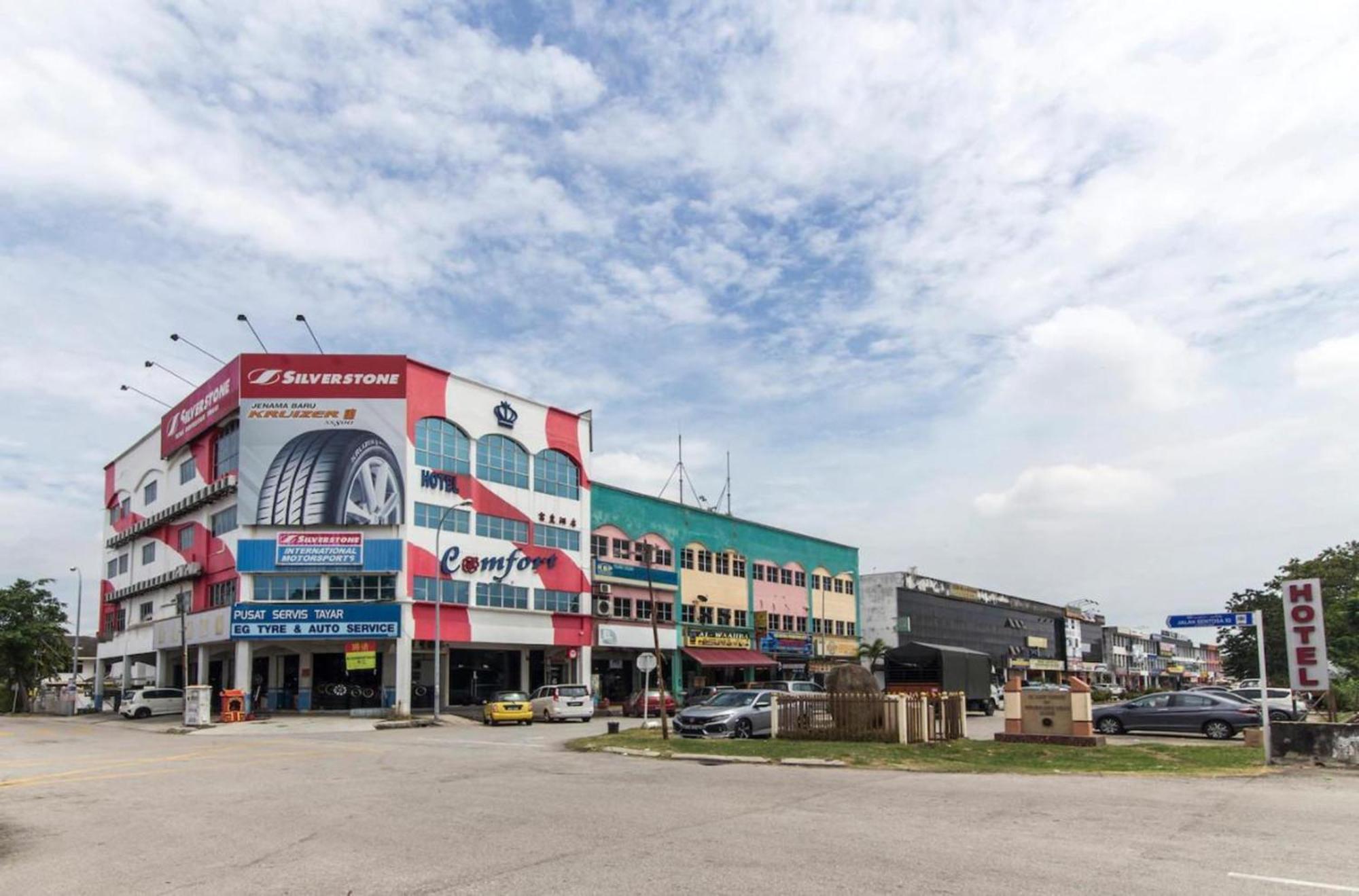 Super Oyo 340 Comfort Hotel Kampong Batu Belah Экстерьер фото
